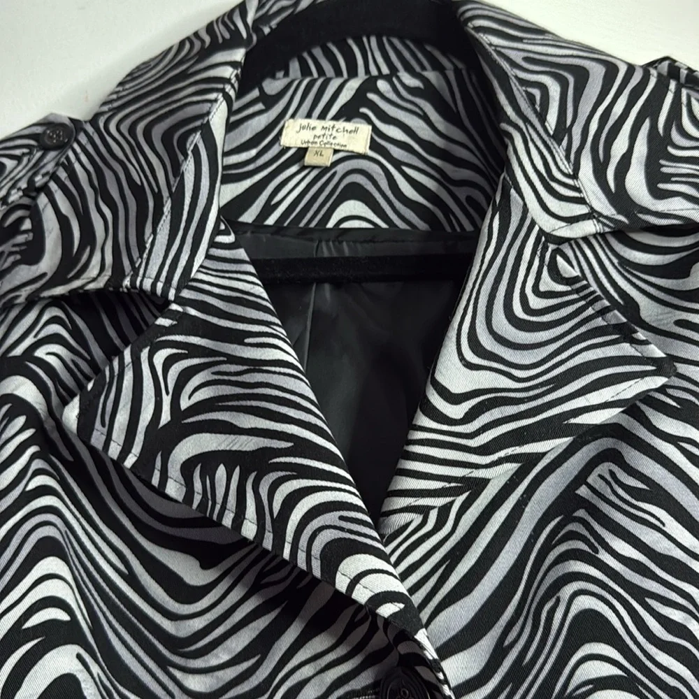 Stylish Julie Mitchell Zebra Print Women's Coat size XL petite